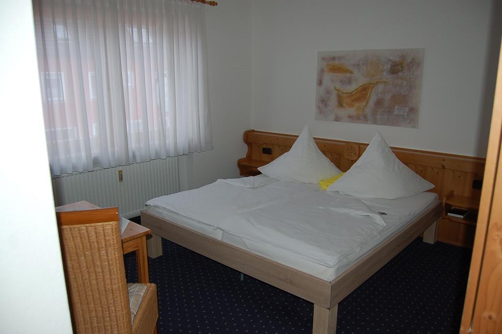 Brucker Gastehaus Hotel Fuerstenfeldbruck Kamer foto
