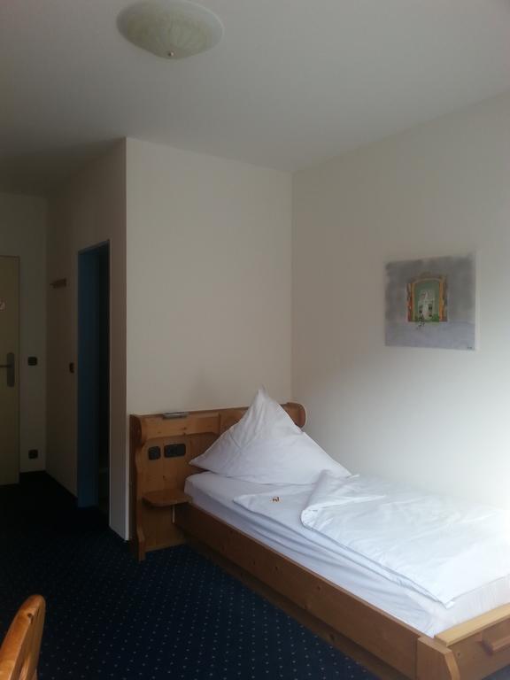 Brucker Gastehaus Hotel Fuerstenfeldbruck Kamer foto