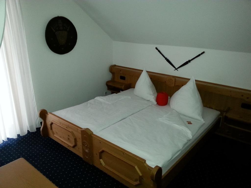 Brucker Gastehaus Hotel Fuerstenfeldbruck Kamer foto