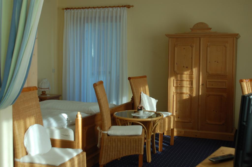 Brucker Gastehaus Hotel Fuerstenfeldbruck Kamer foto